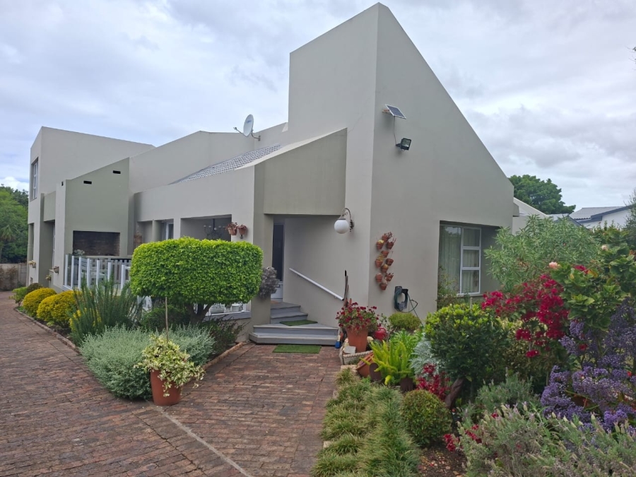 4 Bedroom Property for Sale in Hartenbos Central Western Cape